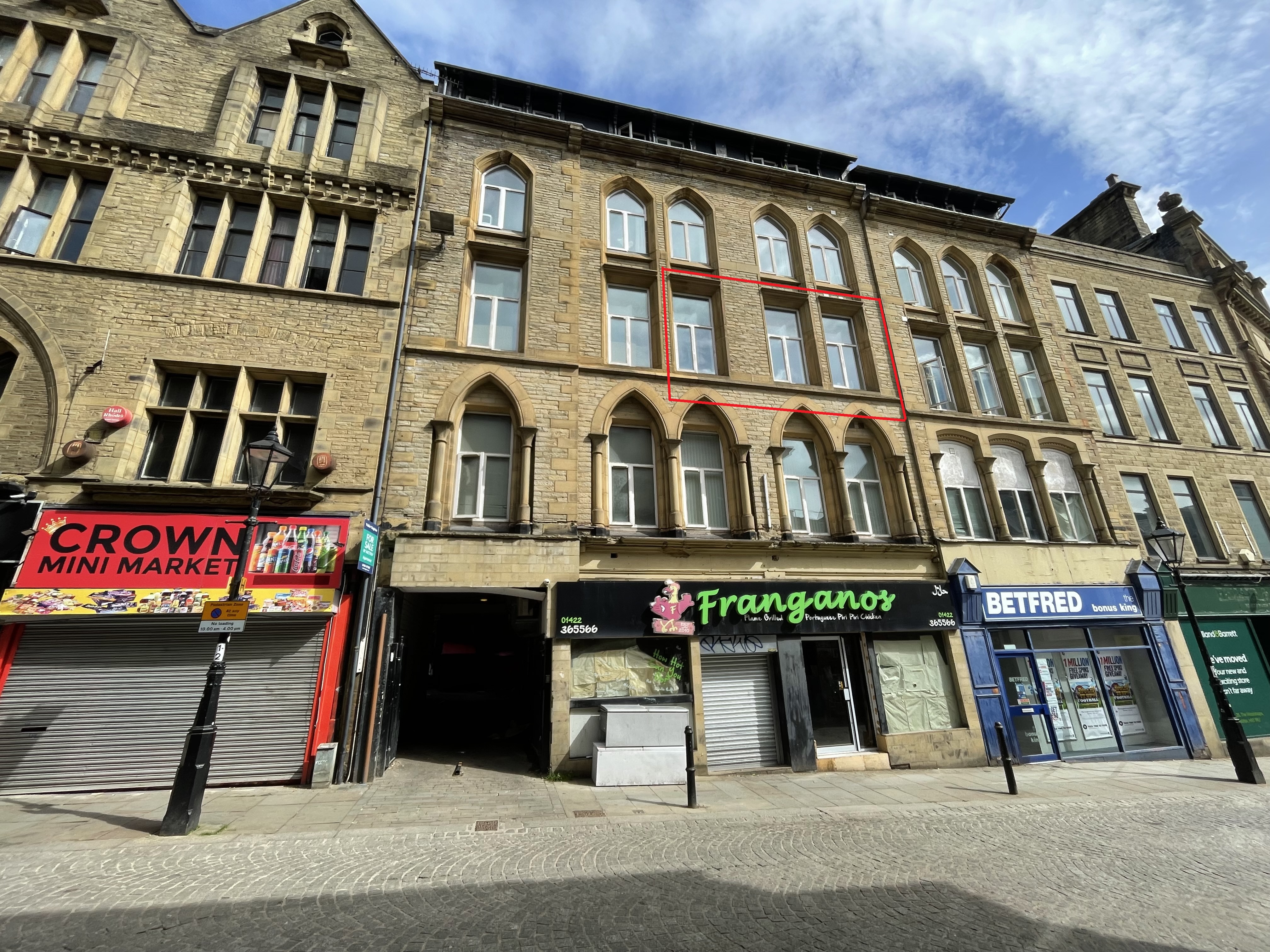 Crown Court Chambers, 8-12 Crown Street - One Bedroom Apartment in Halifax image 4